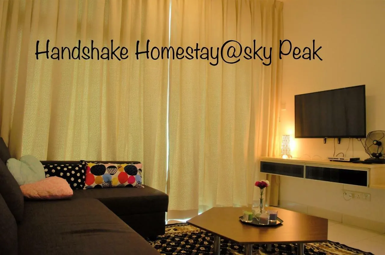 Handshake Homestays @ Sky Peak Setia Tropika Johor Bahru 0*,  Malaysia