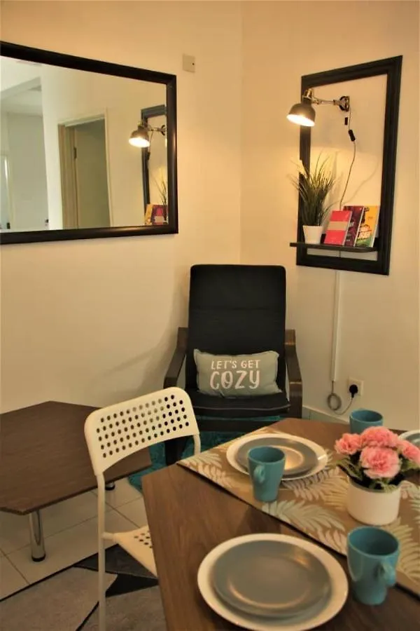 Handshake Homestays @ Sky Peak Setia Tropika Johor Bahru Apartment