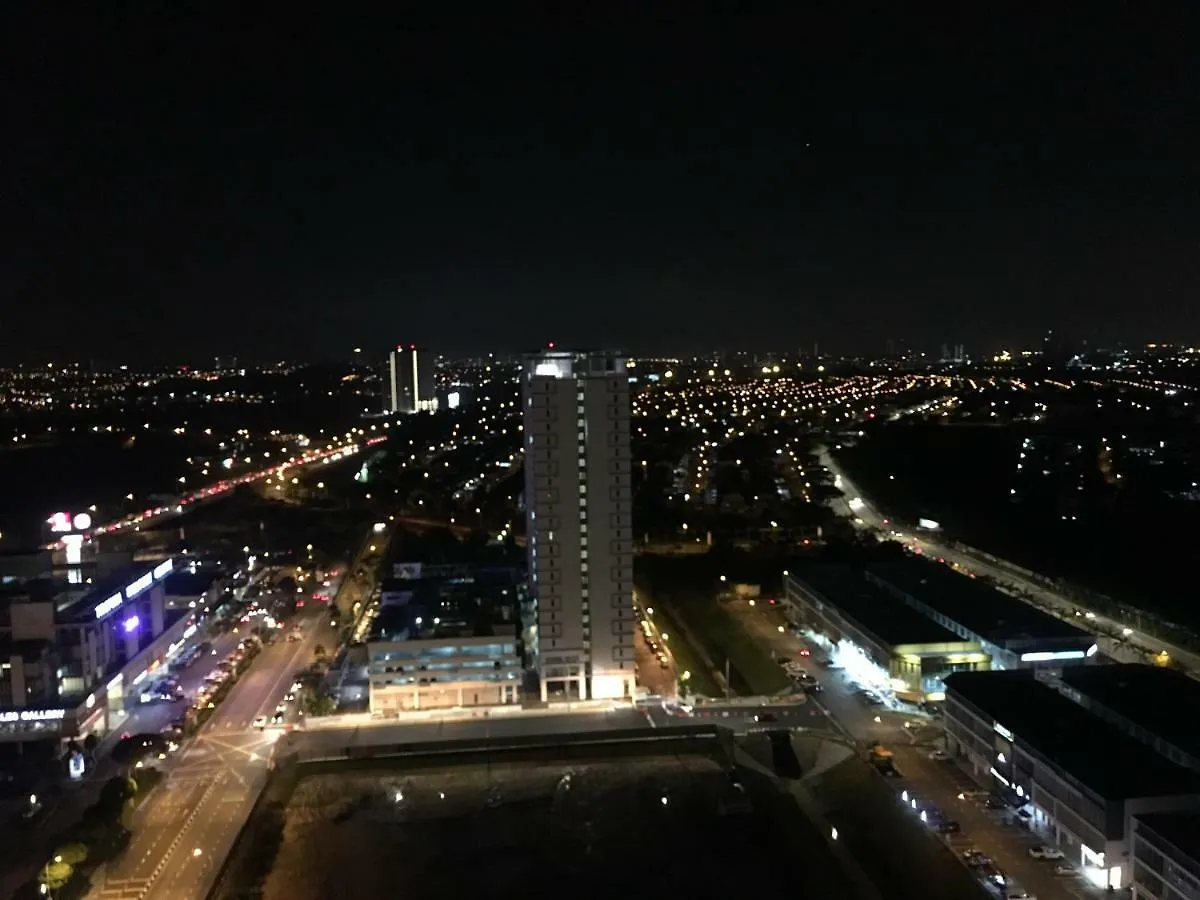 Handshake Homestays @ Sky Peak Setia Tropika Johor Bahru Apartmán