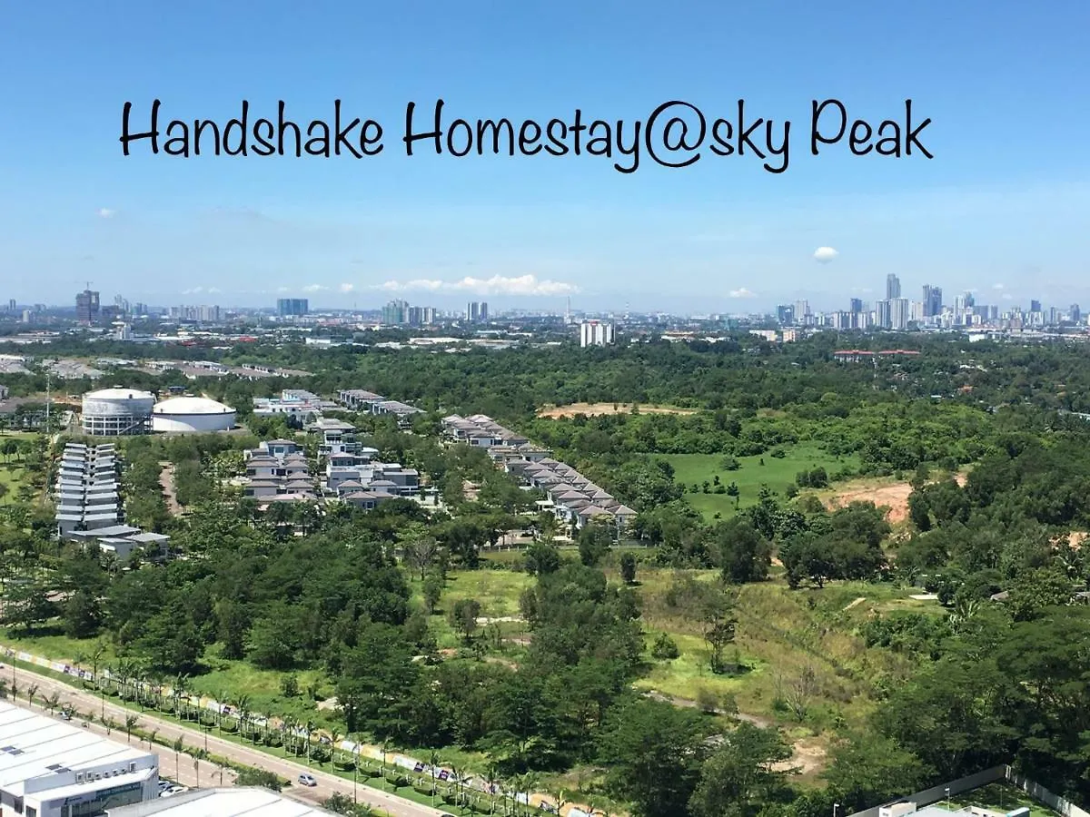 Handshake Homestays @ Sky Peak Setia Tropika Johor Bahru